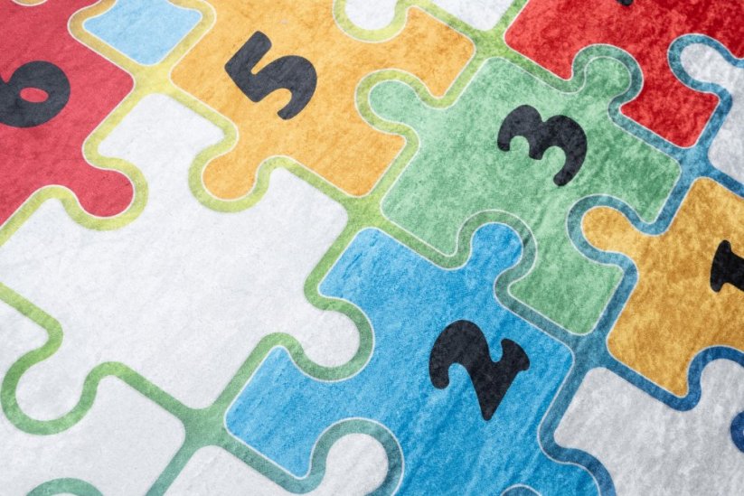 Detský koberec s motívom farebného puzzle