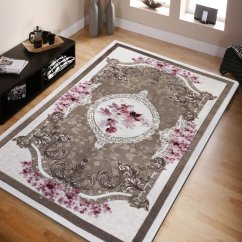Красив кафяв килим с флорален десен