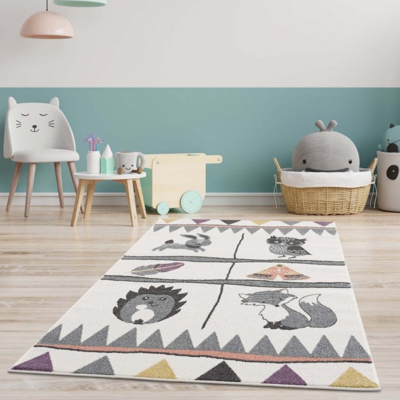 Béžový koberec s motívom lesné zvieratká do detskej izby