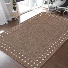 Béžový koberec s jednoduchým geometrickým vzorom