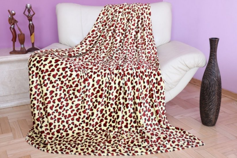 Krémová deka na posteľ s bordovými srdciami