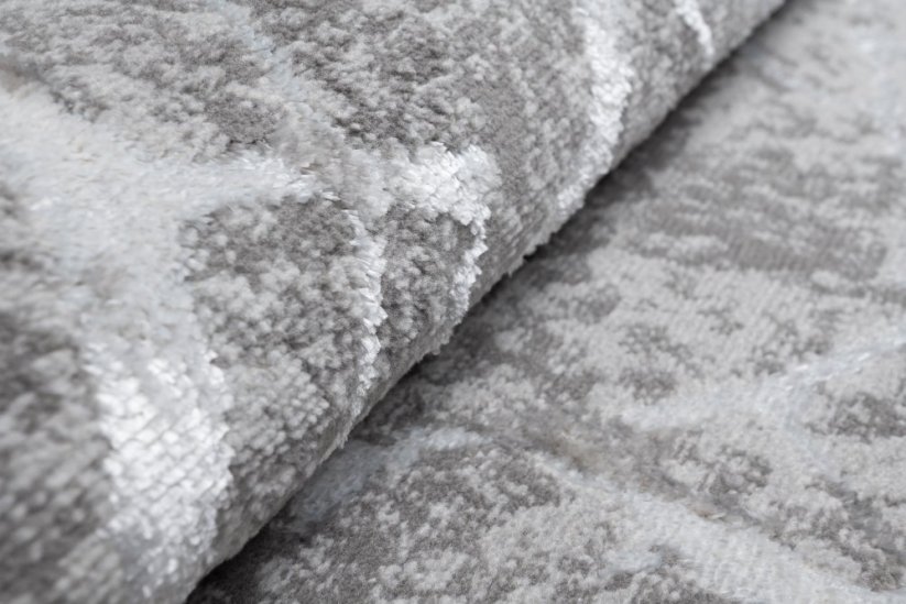 Стилен интериорен килим с мраморна шарка