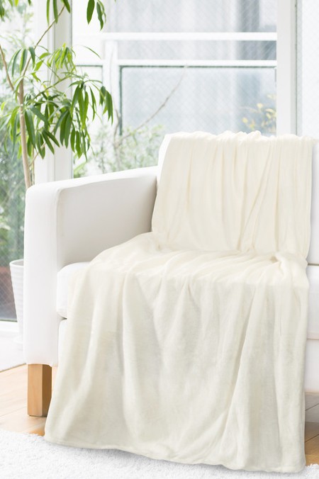Luxusná deka v krémovej farbe