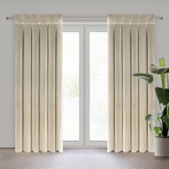 Béžový sametový závěs s ozdobným prošíváním a knoflíky v horní části