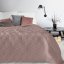 Vzorovaný jednofarebný prehoz na posteľ ružovej farby