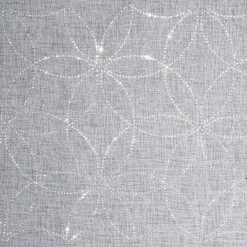 Perdea albă frumoasă pe cercuri cu flori decorative din zirconiu cubic 140 x 250 cm