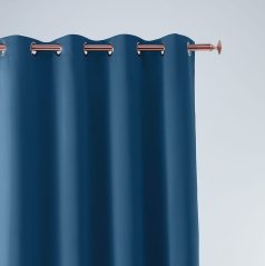Tmavo modrý záves Aura so zavesením na strieborné kruhy 140 x 300 cm Tmavo modrý záves Aura so zavesením na strieborné kruhy 140 x 300 cm