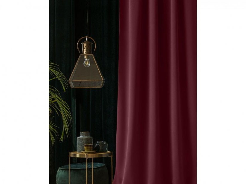 Draperie frumoasă de culoare burgundy, cu inele metalice 140 x 280 cm