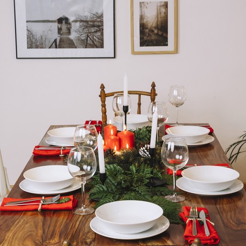 Vianočný veniec na dvere so šiškami a jarabinou 60 cm