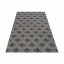 Škandinávsky koberec v sivej farbe s bielym vzorom