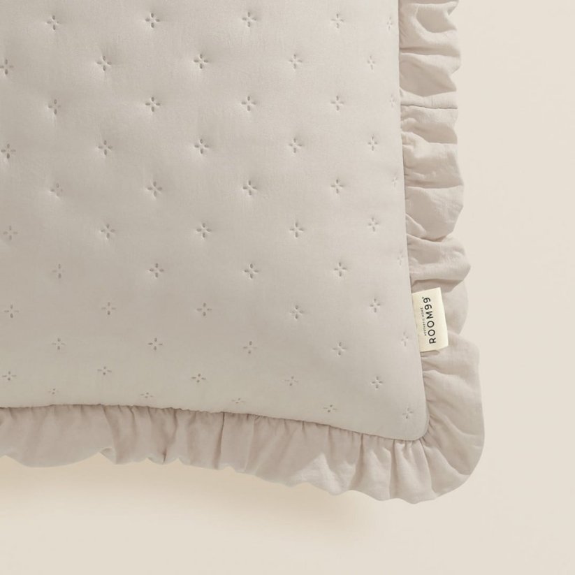 Romantična jastučnica MOLLY u bež boji 45 x 45 cm