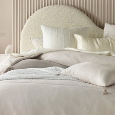 Noemi Bézs színű ágytakaró bojtokkal 240 x 260 cm