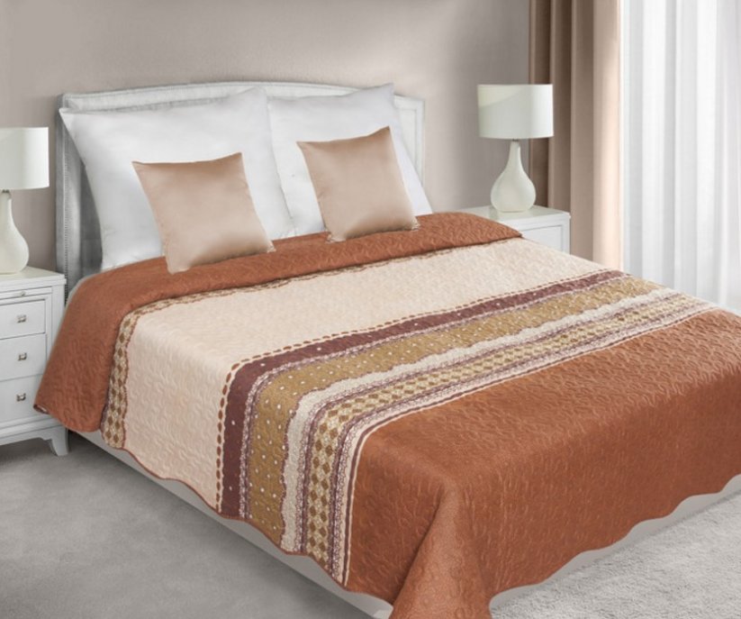 Obojstranné prehozy cez posteľ v hnedej farbe s motívom 