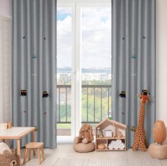 Siva dječja zavjesa s vezom automobila