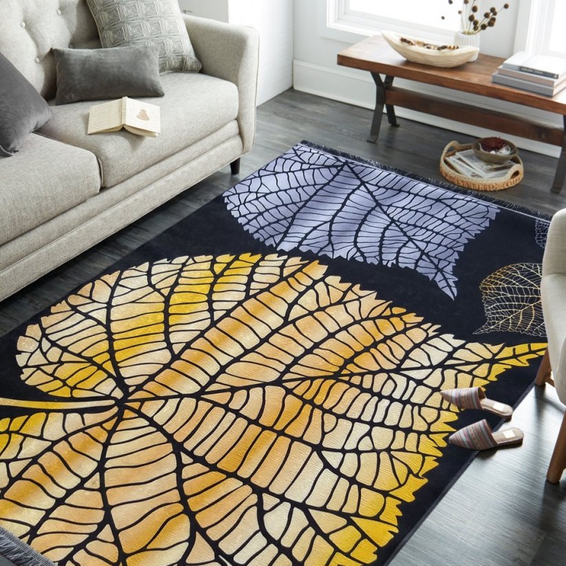 Luxusný čierny koberec s motívom zlatý list