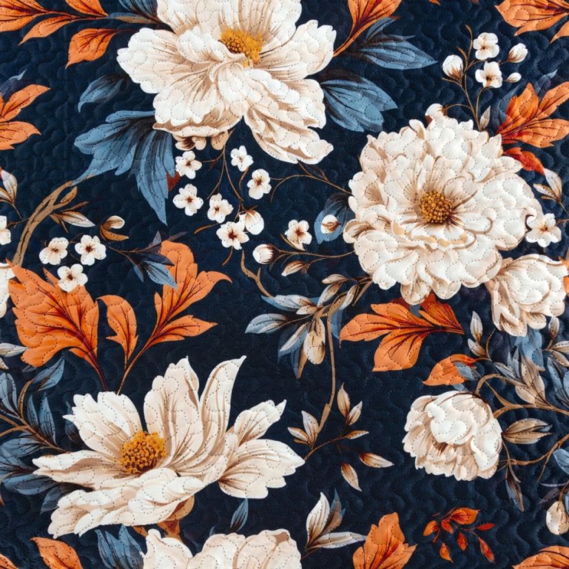 Prešívaný prehoz v námornícko-modrej farbe s kvetinovým vzorom pivoniek