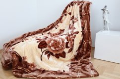 Teplá deka s kvetinovou potlačou hnedej farby 