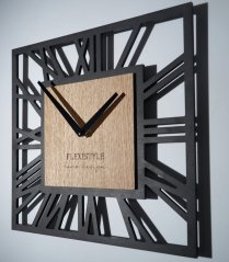 Quadratische Wanduhr aus Holz in Schwarz