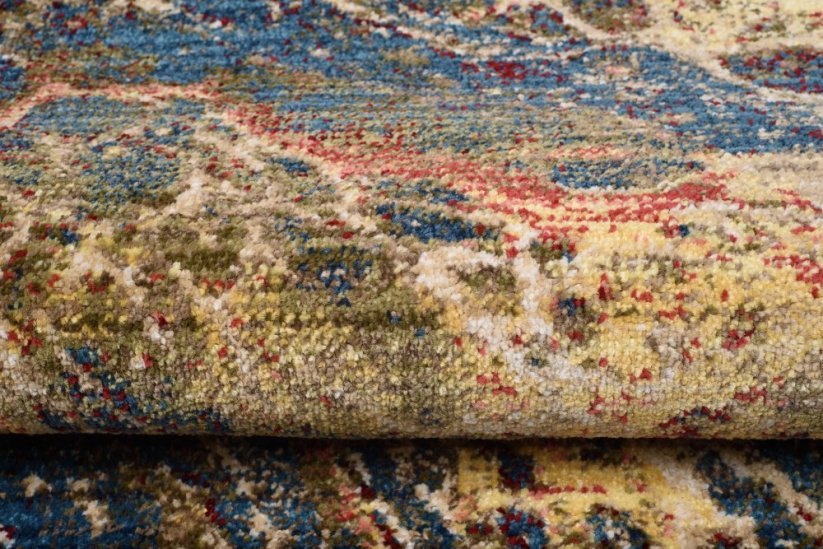 Луксозен килим с абстрактна шарка за дневна