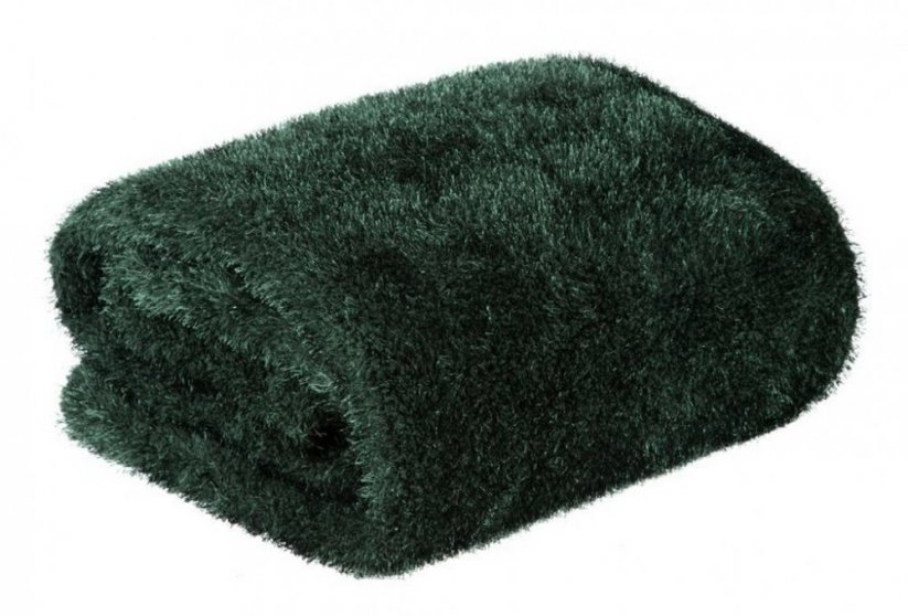 Moderný chlpatý prehoz na posteľ v tmavo zelenej farbe