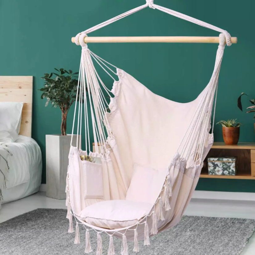 Závesné kreslo s vankúšom béžovej farby