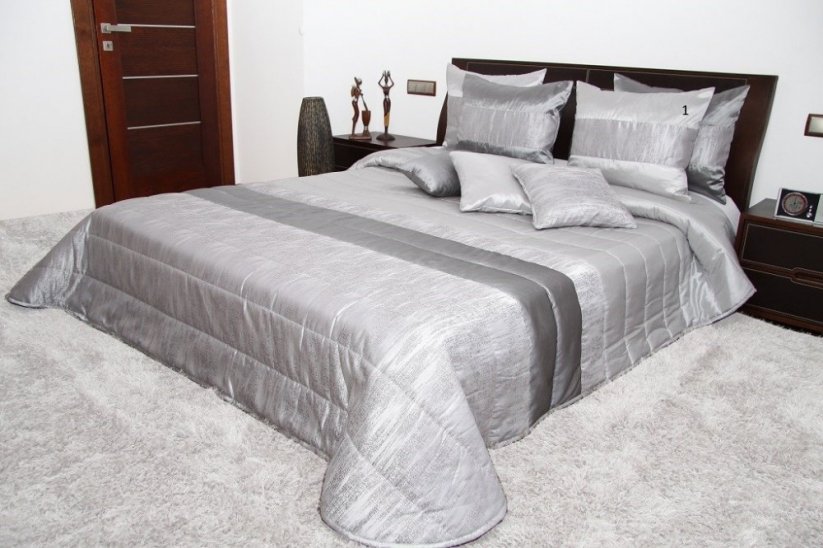 Luxusní přehoz na postel stříbrné barvy