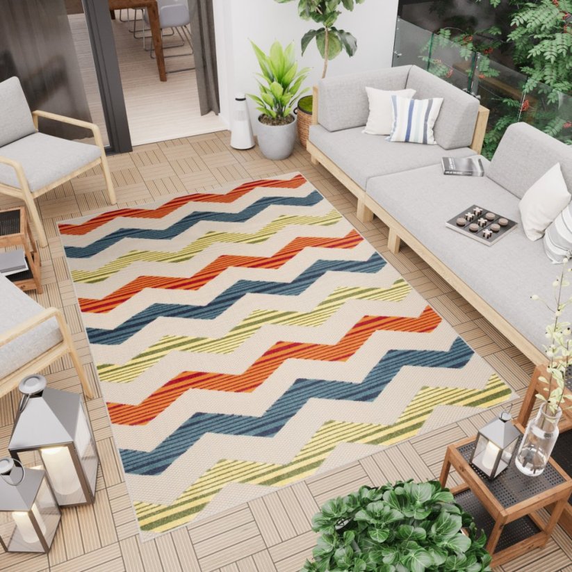 Pruhovaný terasový koberec rôznych farieb
