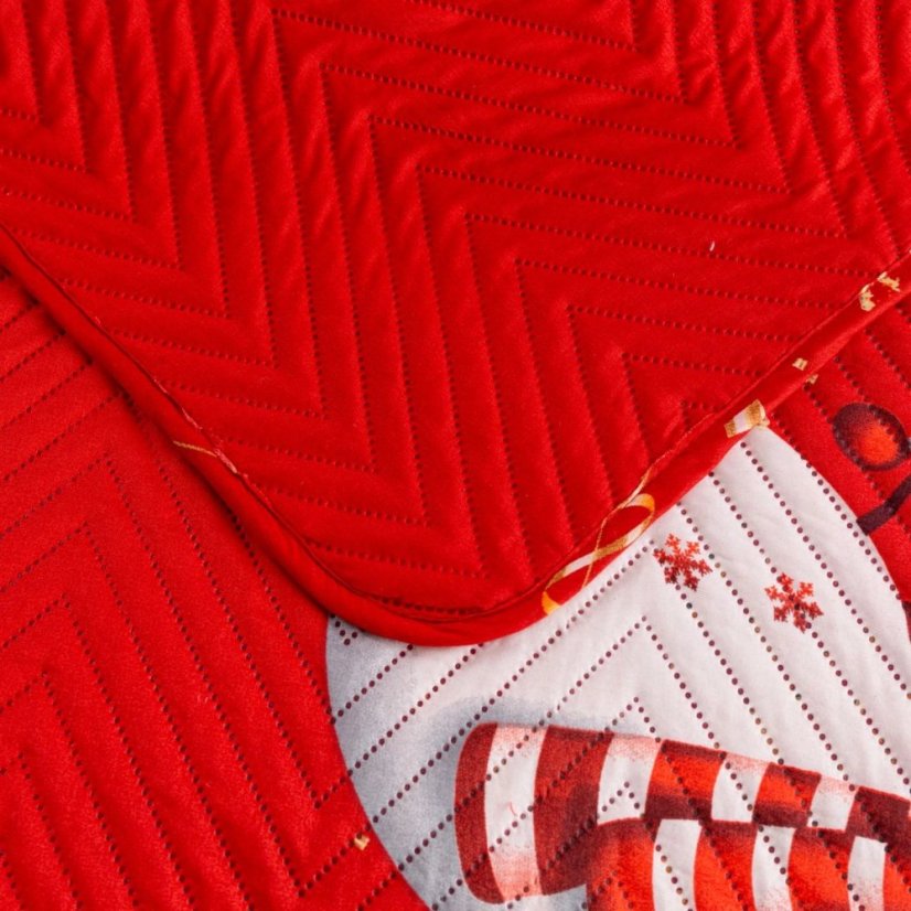 Crveni prošiveni božićni prekrivač sa snjegovićima - elegantan zimski ukras za krevet