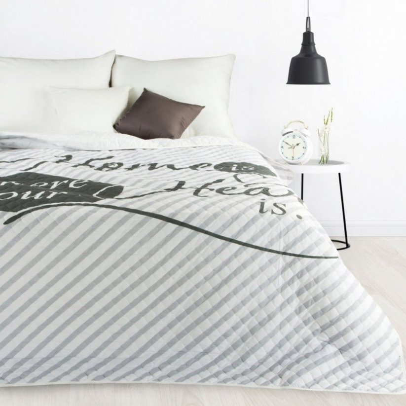 Prešívaná moderná prikrývka na posteľ do spálne