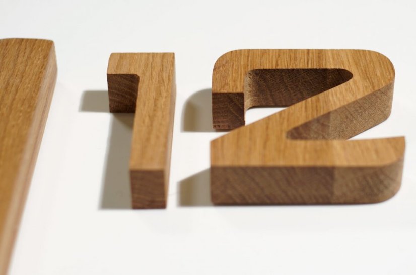 Einzigartige Wanduhr aus Holz