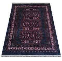 Temna vintage preproga z značilnim orientalskim vzorcem