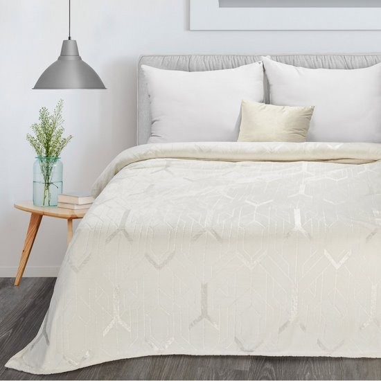 Pătură moale crem și albă cu imprimeu geometric argintiu 150 x 200 cm