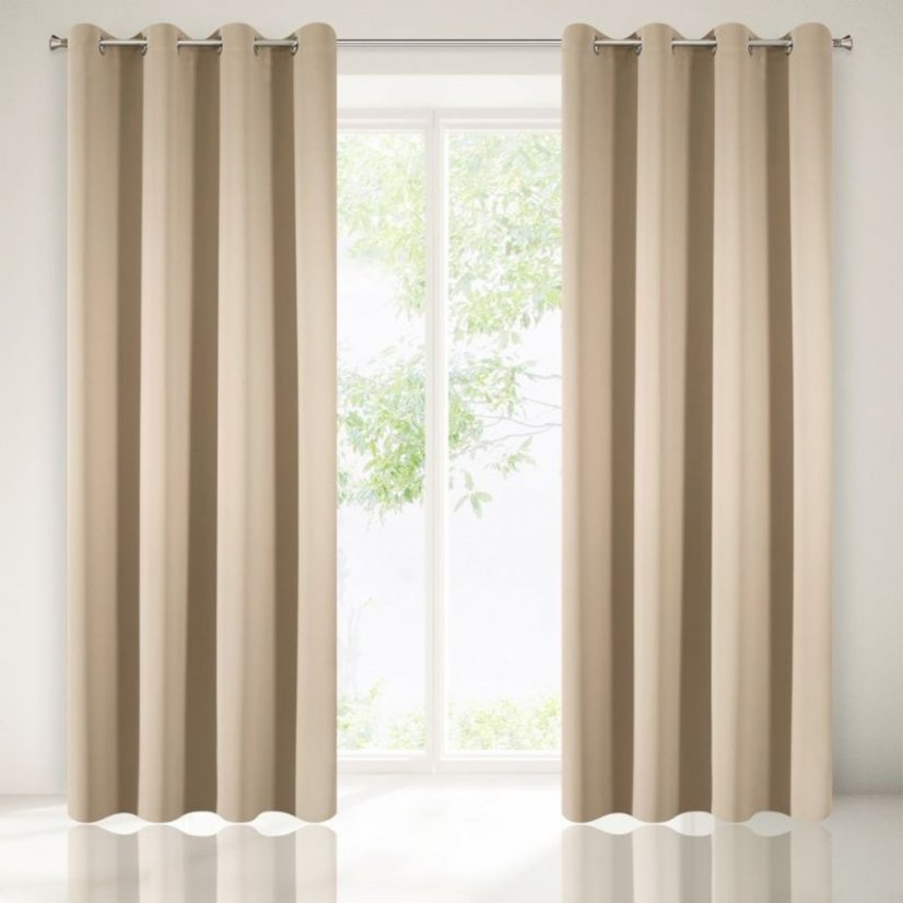 Draperie simplă de culoare bej deschis