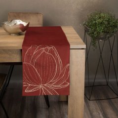 Luxusný behúň v červenej farbe s krásnou potlačou