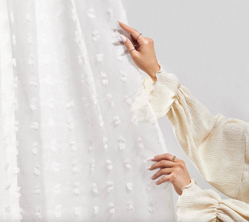 Hotový biely záves s brmbolcami 140x230 cm do obývačky a spálne