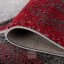 Dizajnerski crveni tepih s apstraktnim uzorkom