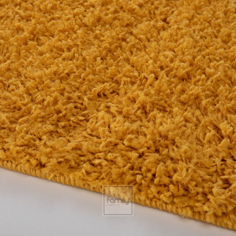 Качествен килим с висок косъм в цвят горчица