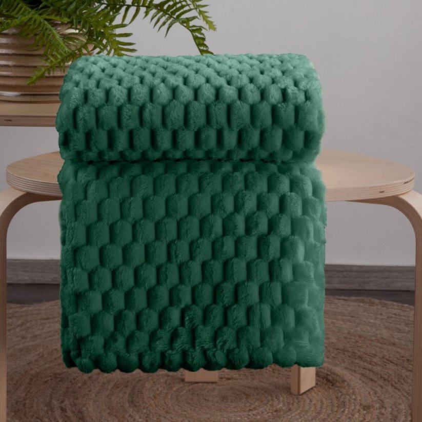 Hrubá deka zelenej farby s moderným vzorom