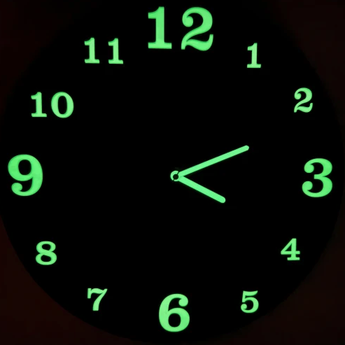 Minimalistische leuchtende Wanduhr - schwarz