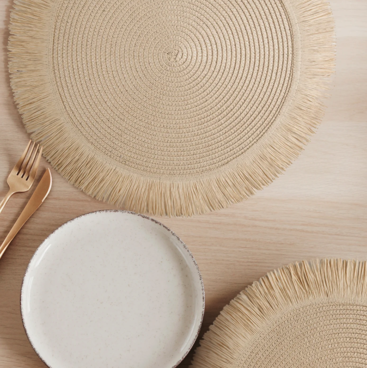Okrúhla podložka v boho štýle so strapcami - prestieranie 38 cm