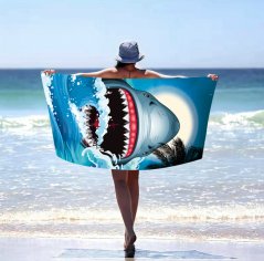 Plažna brisača z morskim psom