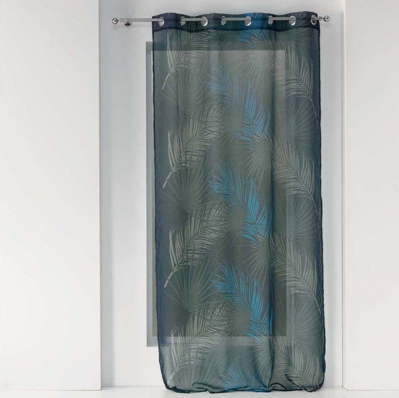 Moderní tmavě modrá záclona s motivem palmových listů 140 x 240 cm