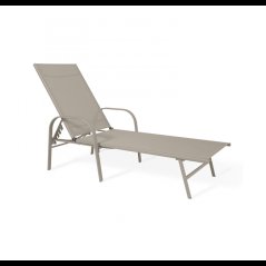 Beigefarbene Gartenliege mit verstellbarer Rückenlehne - ideal zum Entspannen