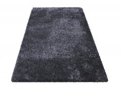 Prekrasan čupavi tepih u modernoj tamno sivoj boji