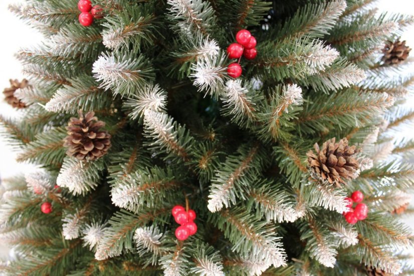 Prekrasna božićna jelka ukrašena češerima i jerebikom 220 cm