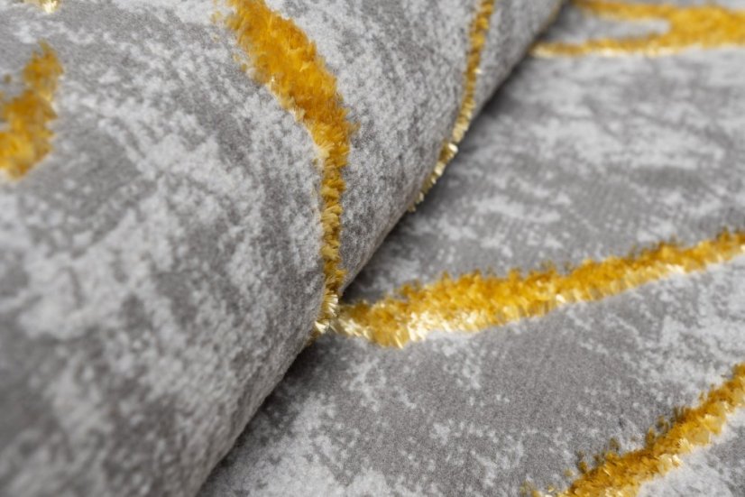 Exkluzívny moderný koberec sivej farby so zlatým motívom