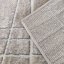 Beigefarbener Teppich mit minimalistischen Mustern Beigefarbener Teppich mit minimalistischen Mustern