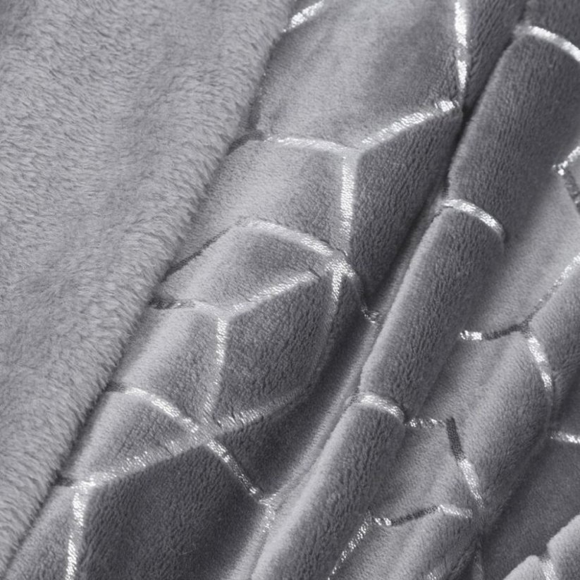 Designová ocelově šedá hřejivá deka se stříbrným geometrickým tvarem
