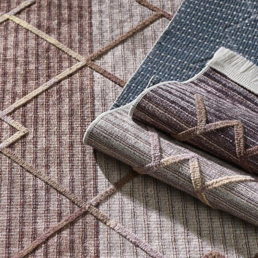 Braun gemusterter Teppich im skandinavischen Stil - Die Größe des Teppichs: Breite: 120 cm | Länge: 180 cm