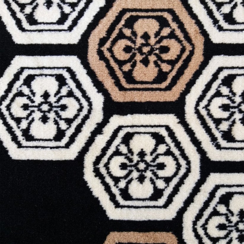 Moderní koberec do obývacího pokoje v černé barvě